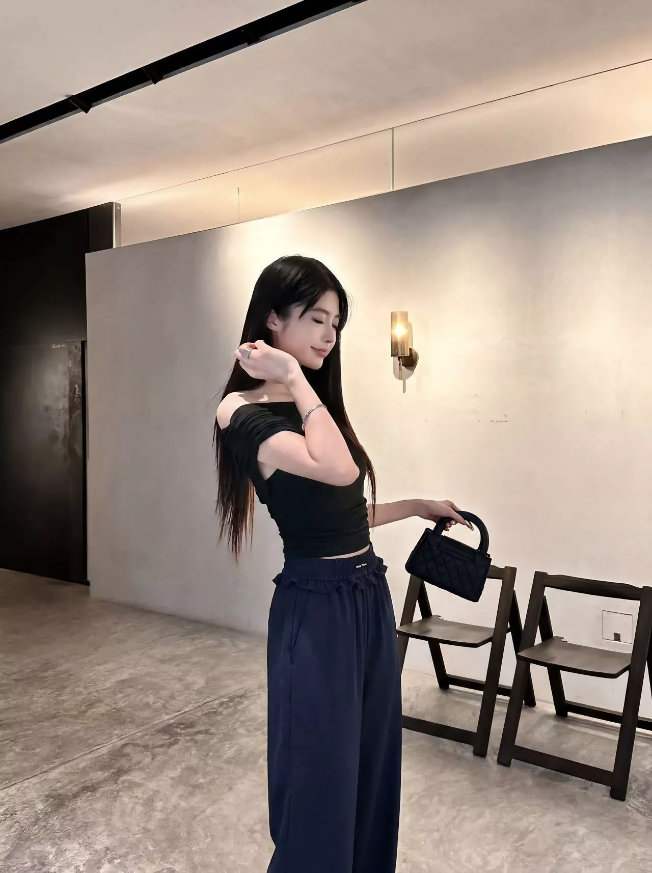 미우미우 프릴 허리 와이드 밴딩 팬츠 상세 이미지 16
