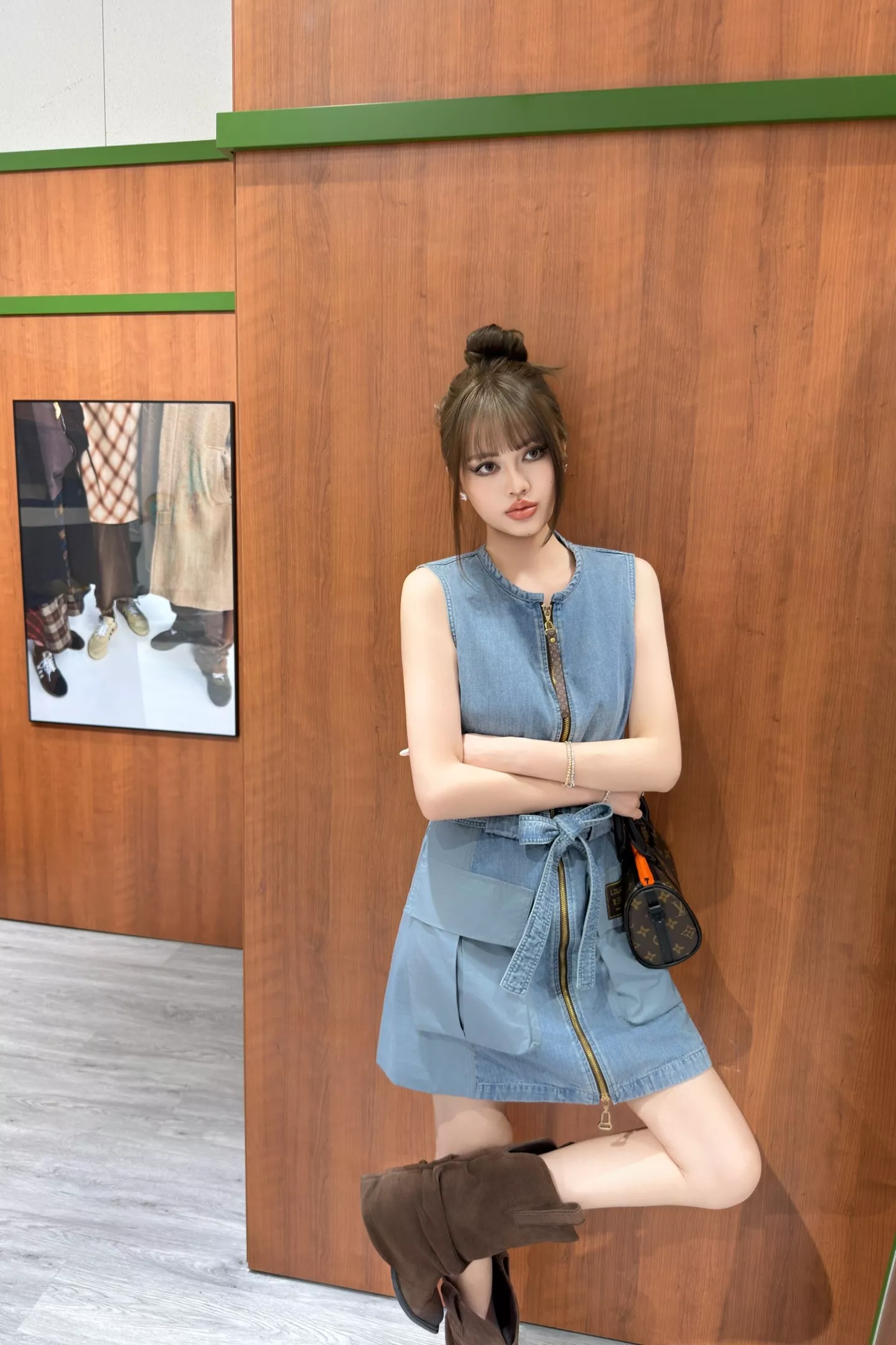 루이비통 워싱 데님 슬리브리스 집업 드레스 상세 이미지 32