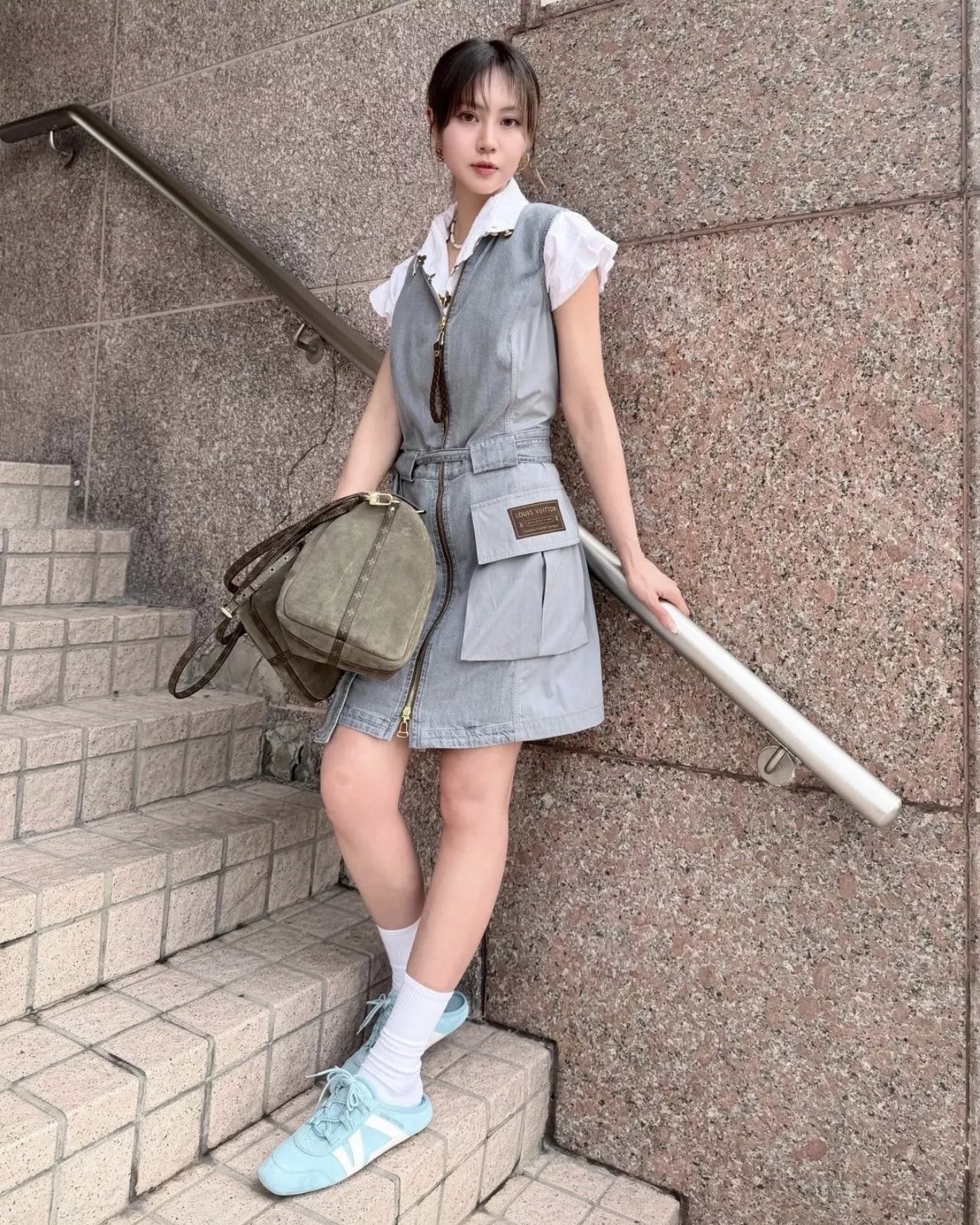 루이비통 워싱 데님 슬리브리스 집업 드레스 상세 이미지 21