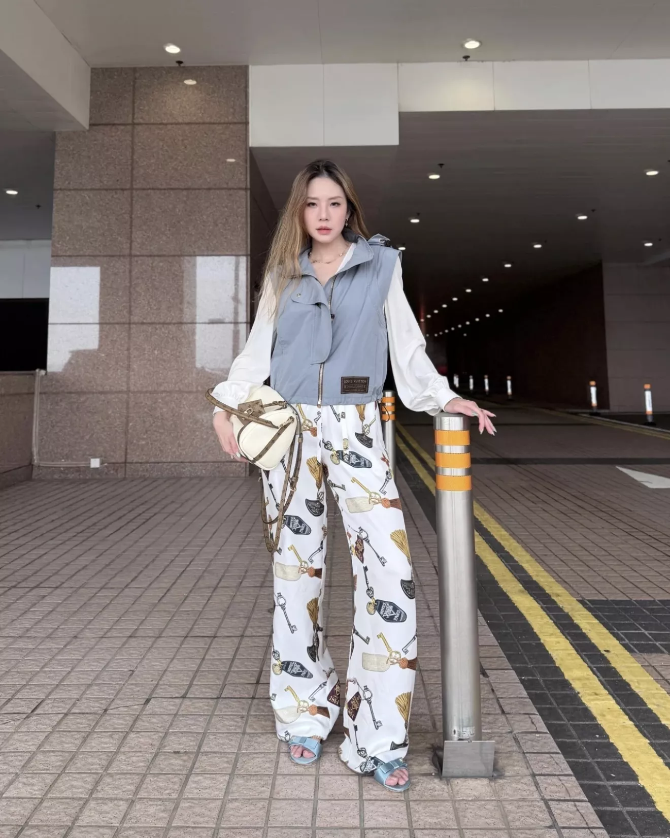 루이비통 후드 디테일 워싱 데님 베스트 상세 이미지 33