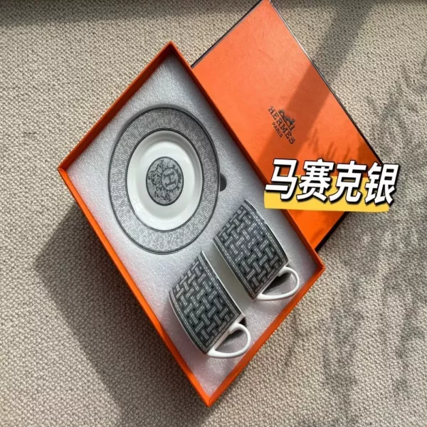 에르메스 골드 포인트 본차이나 컵 앤 소서 세트