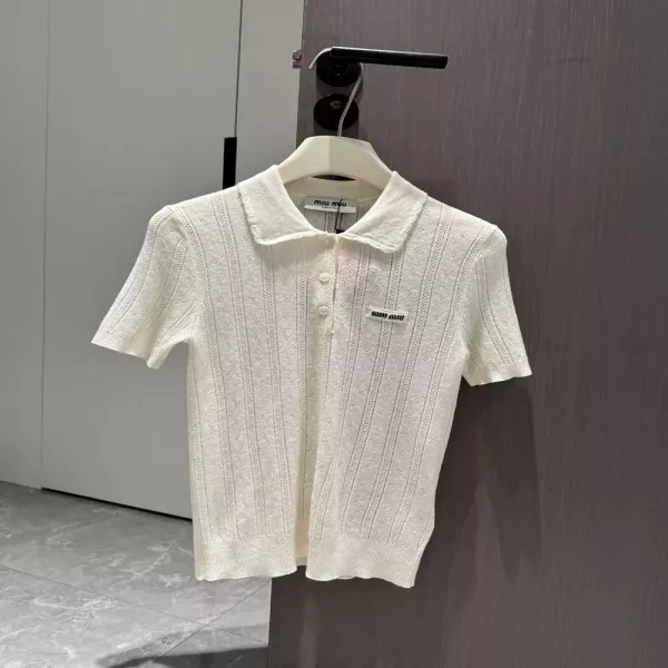 미우미우 펀칭 카라 니트 탑