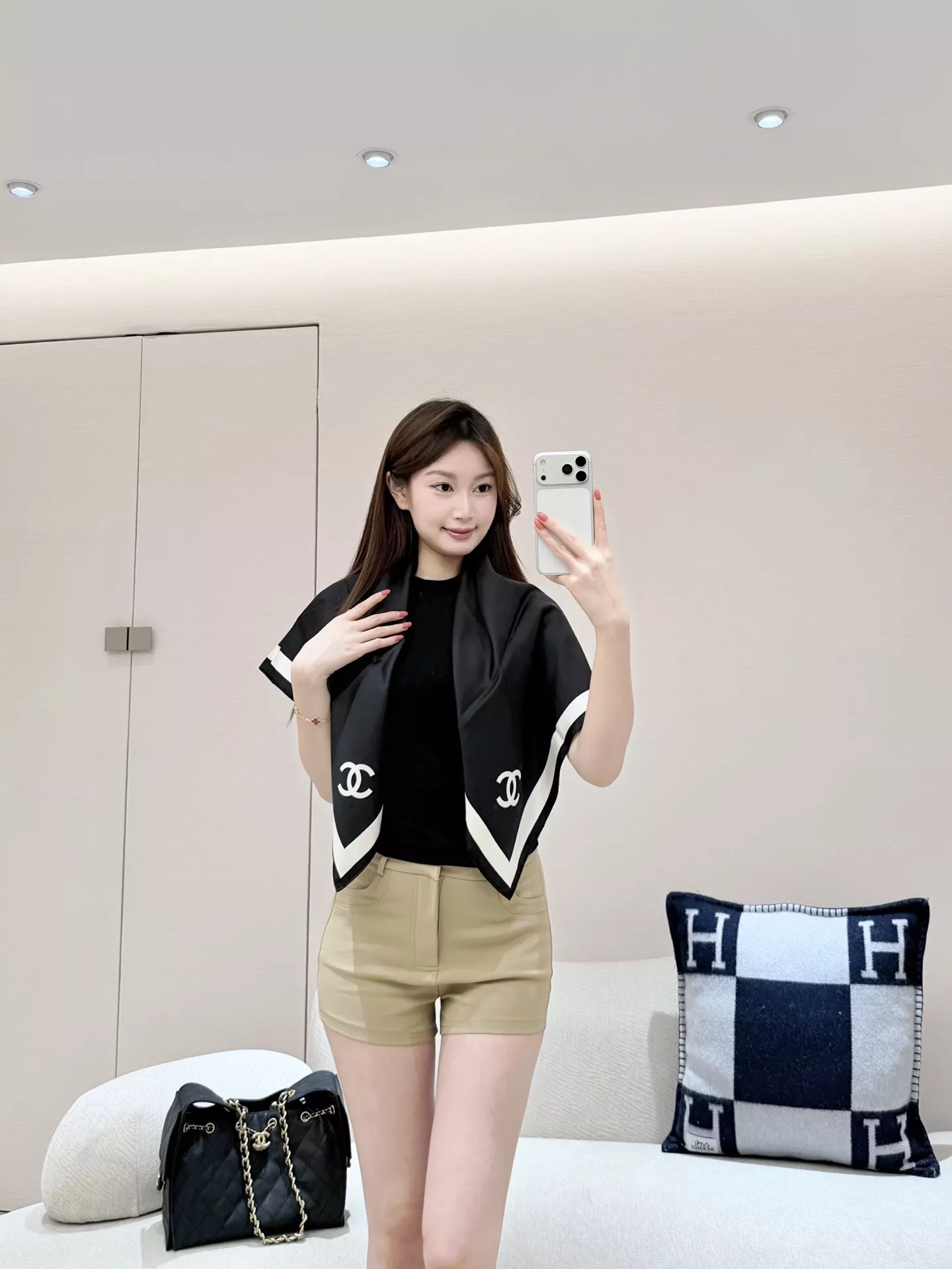 샤넬 더블 씨 로고 실크 스카프 상세 이미지 10