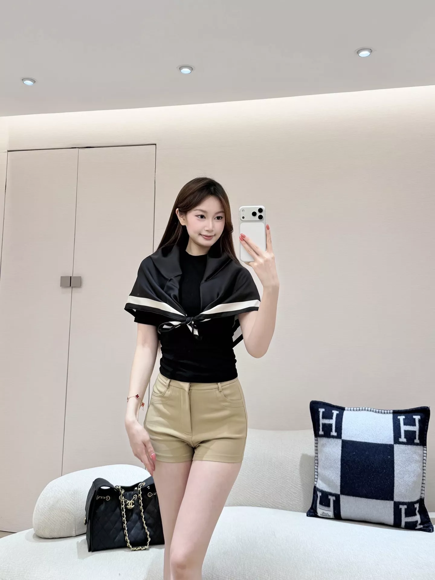 샤넬 더블 씨 로고 실크 스카프 상세 이미지 12