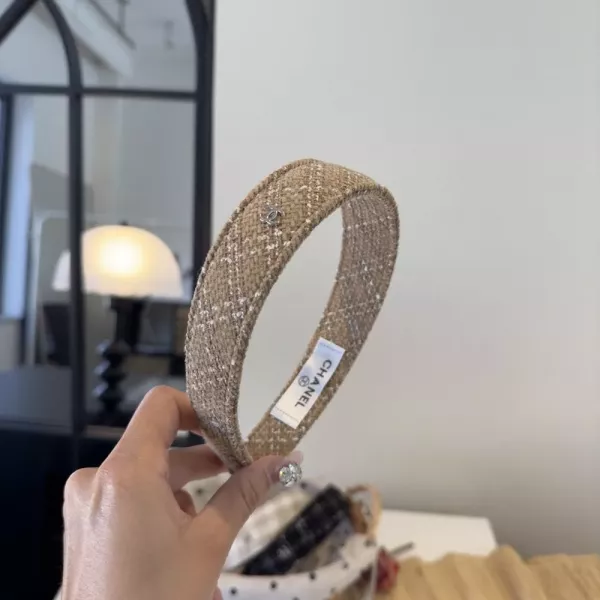 샤넬 로고 포인트 헤어 액세서리