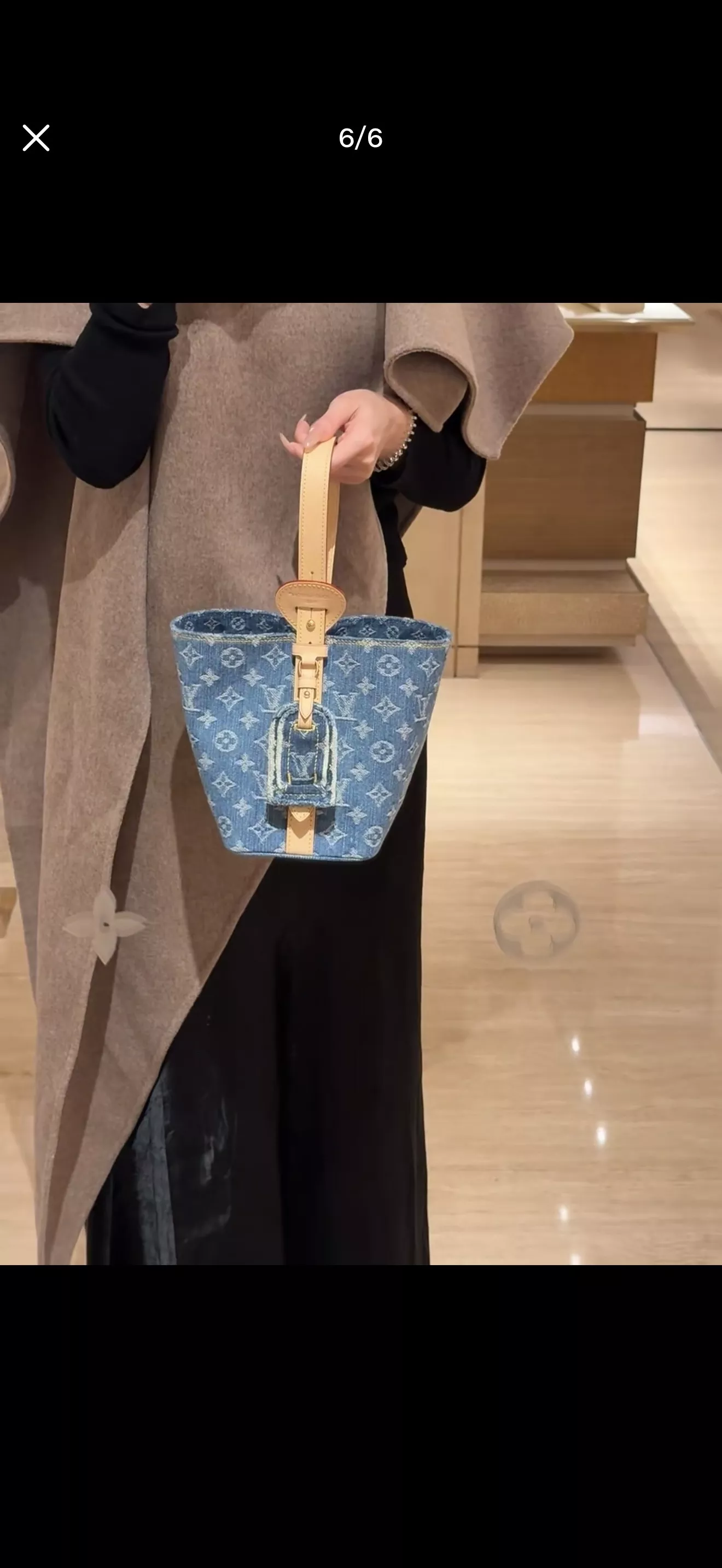 루이비통 데님 패턴 참 장식 버킷 스타일 백 상세 이미지 14