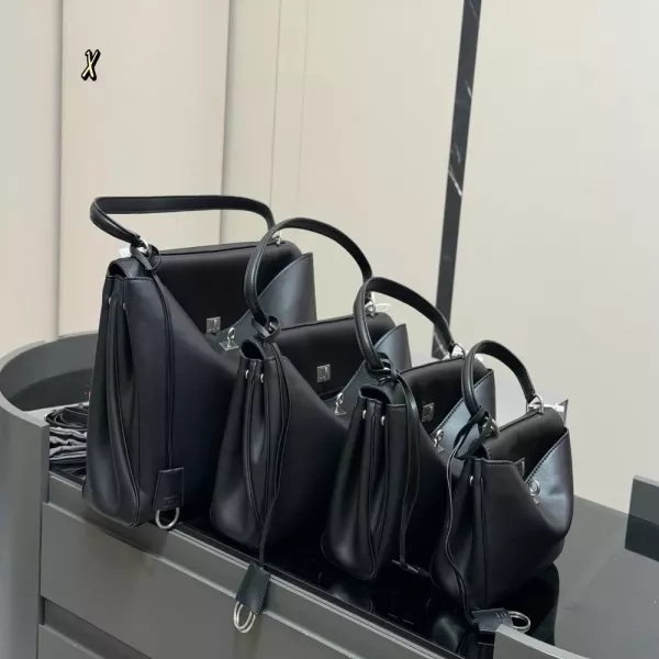 발렌시아가 로데오 쇼핑백 스타일 백