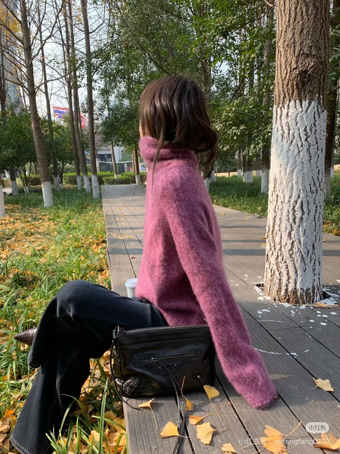 발렌시아가 모터 디테일 오버사이즈 백 상세 이미지 12