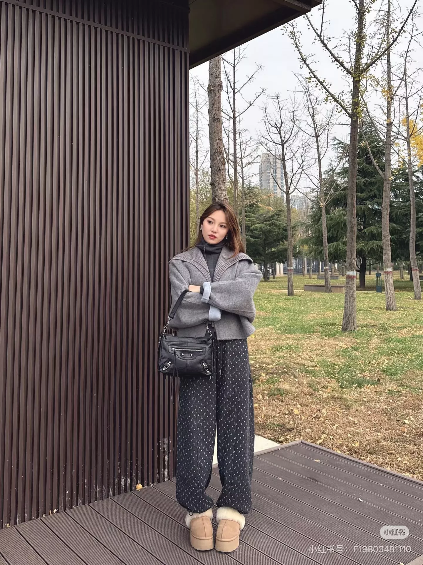 발렌시아가 모터 디테일 오버사이즈 백 상세 이미지 15