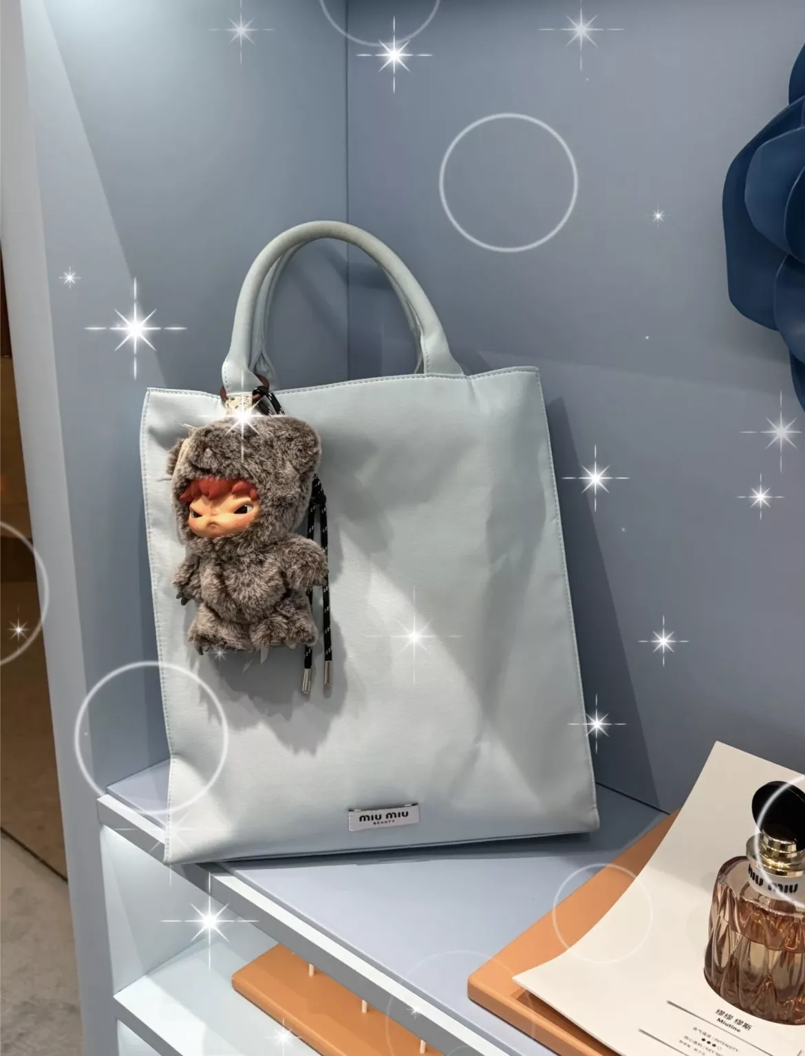 미우미우 새틴 질감 세로형 데일리 백 상세 이미지 21