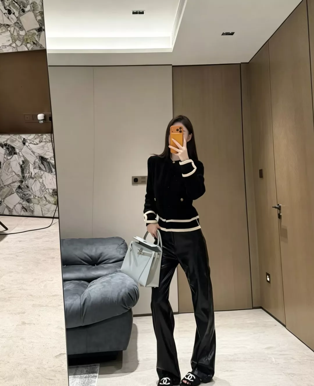 샤넬 블랙 화이트 배색 캐시미어 가디건 상세 이미지 14