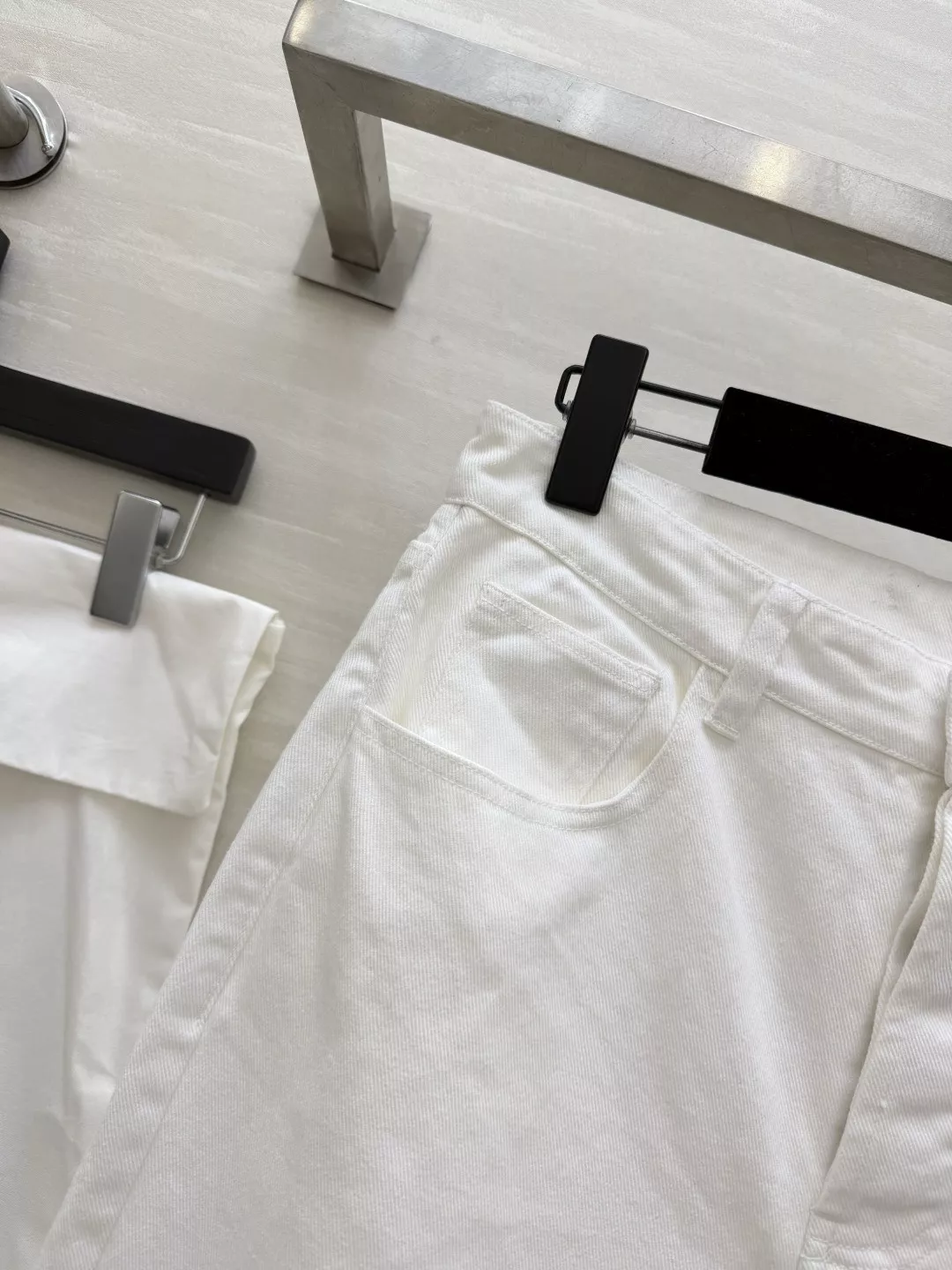 샤넬 북백 버클 포인트 데님 팬츠 상세 이미지 3