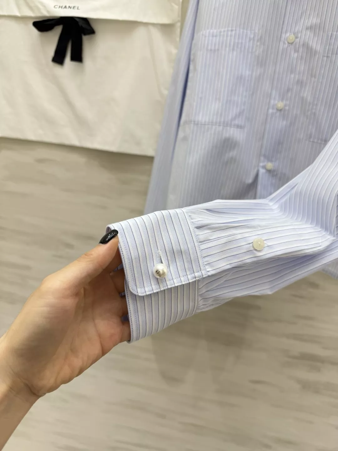 샤넬 스트라이프 자수 포인트 셔츠 상세 이미지 7