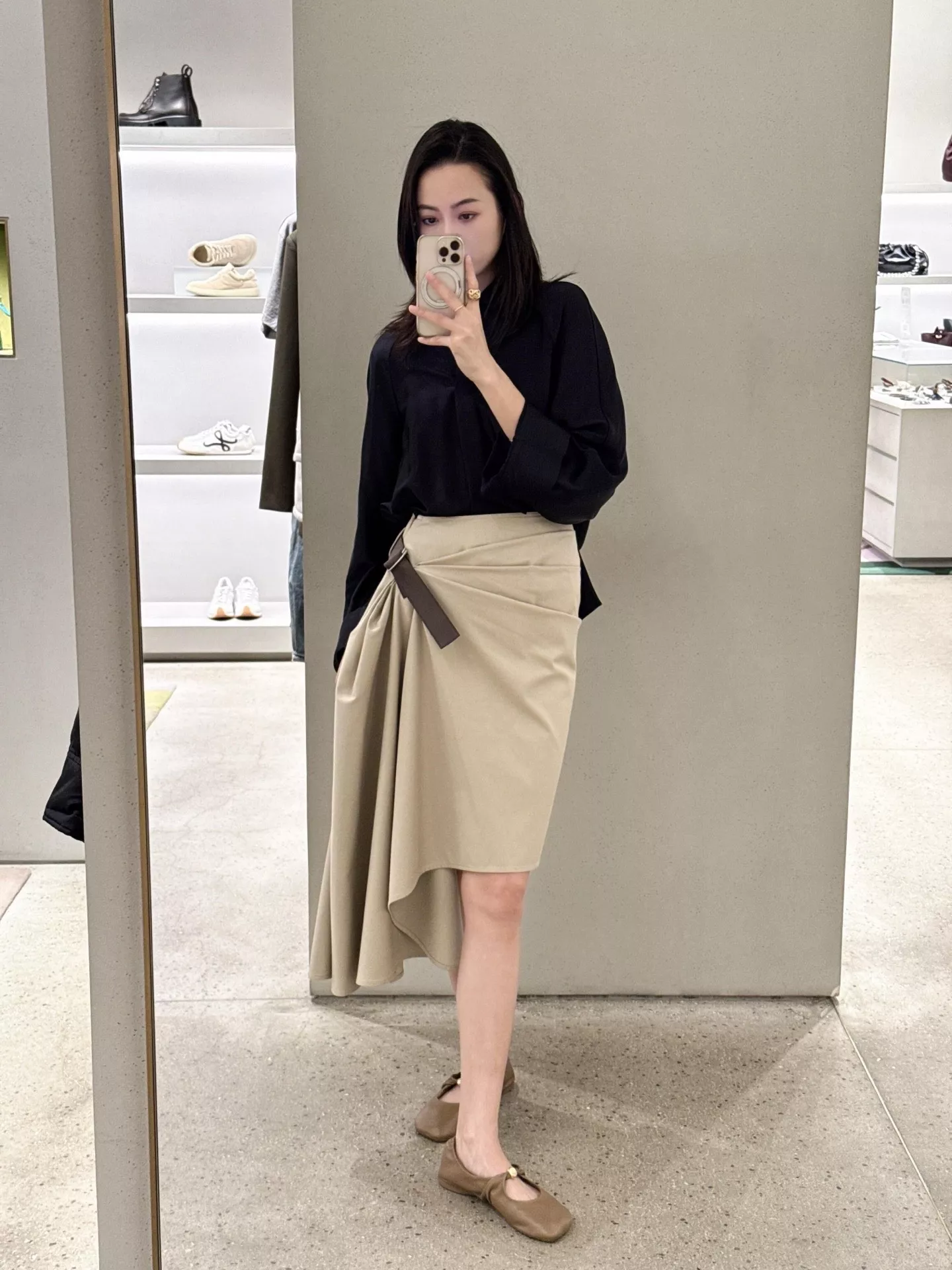 로에베 비대칭 플리츠 포인트 스커트 상세 이미지 1