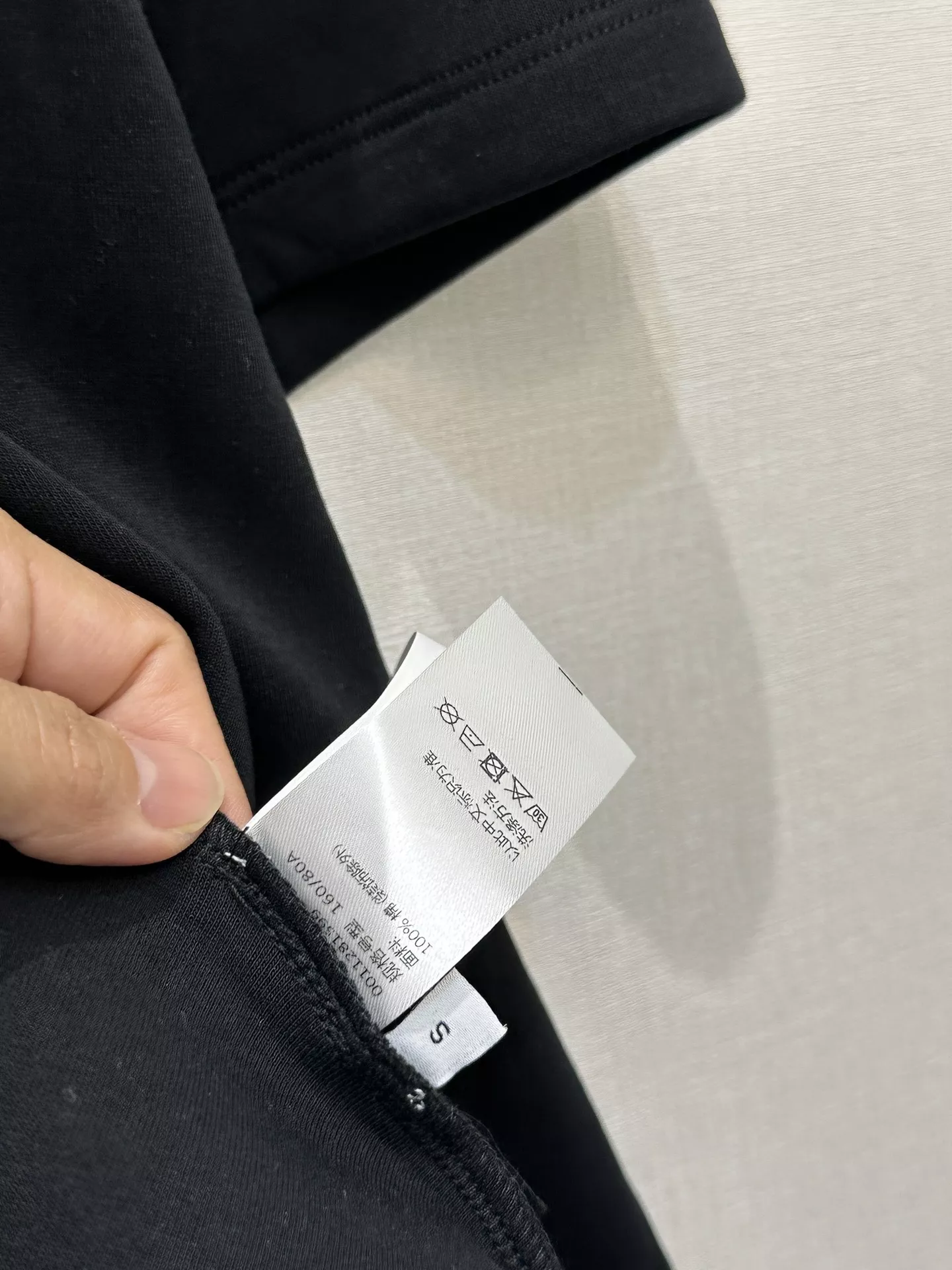 로에베 레터 자수 언밸런스 반팔 탑 상세 이미지 18