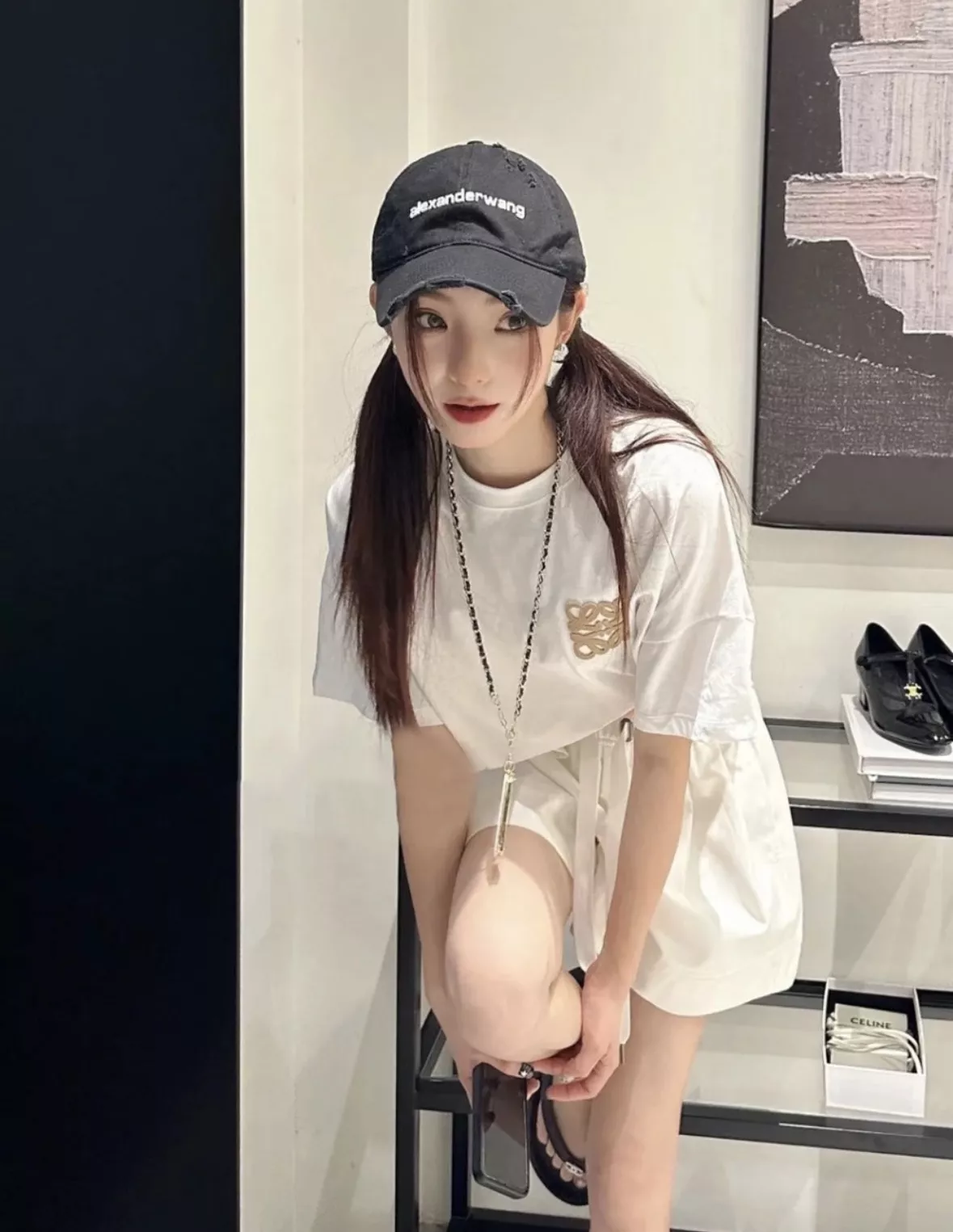로에베 아나그램 자수 크롭 티 상세 이미지 5
