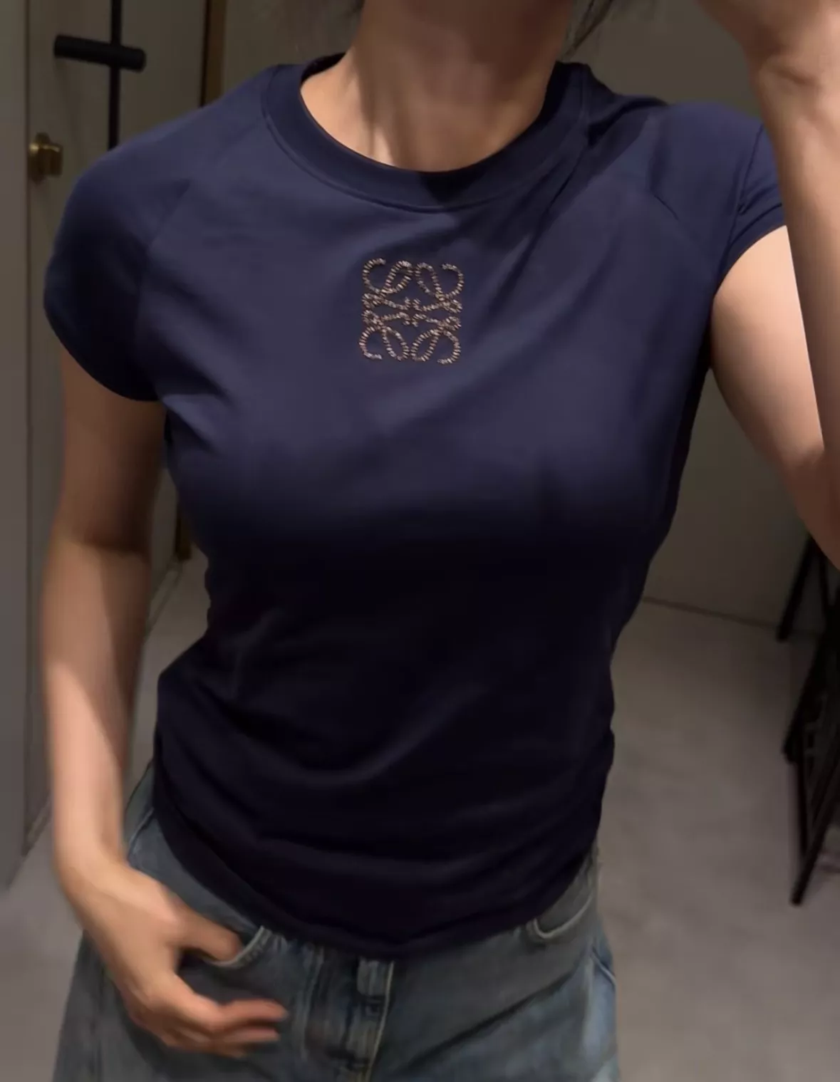 로에베 미니 자수 포인트 슬림 반팔 탑 상세 이미지 8