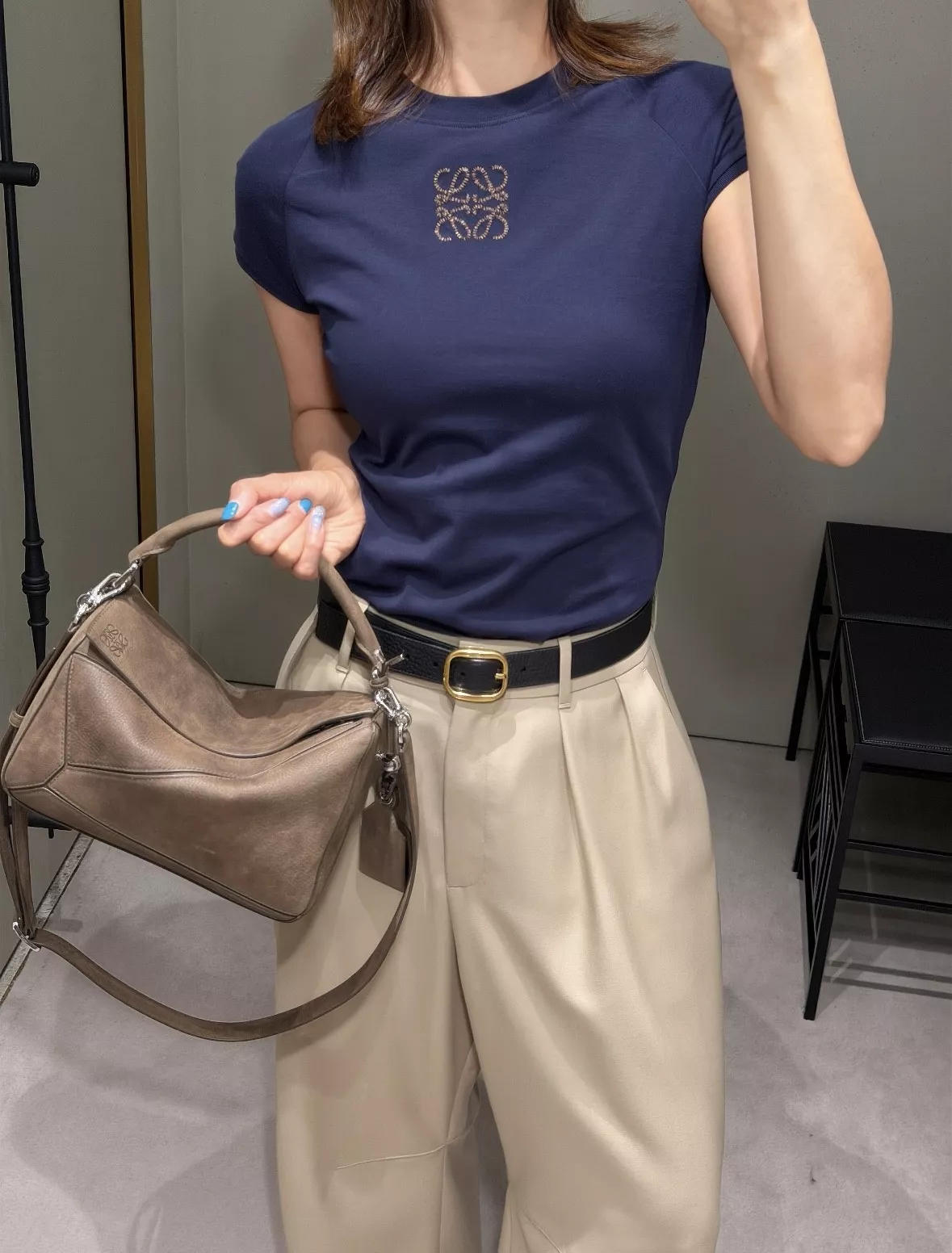 로에베 미니 자수 포인트 슬림 반팔 탑 상세 이미지 2