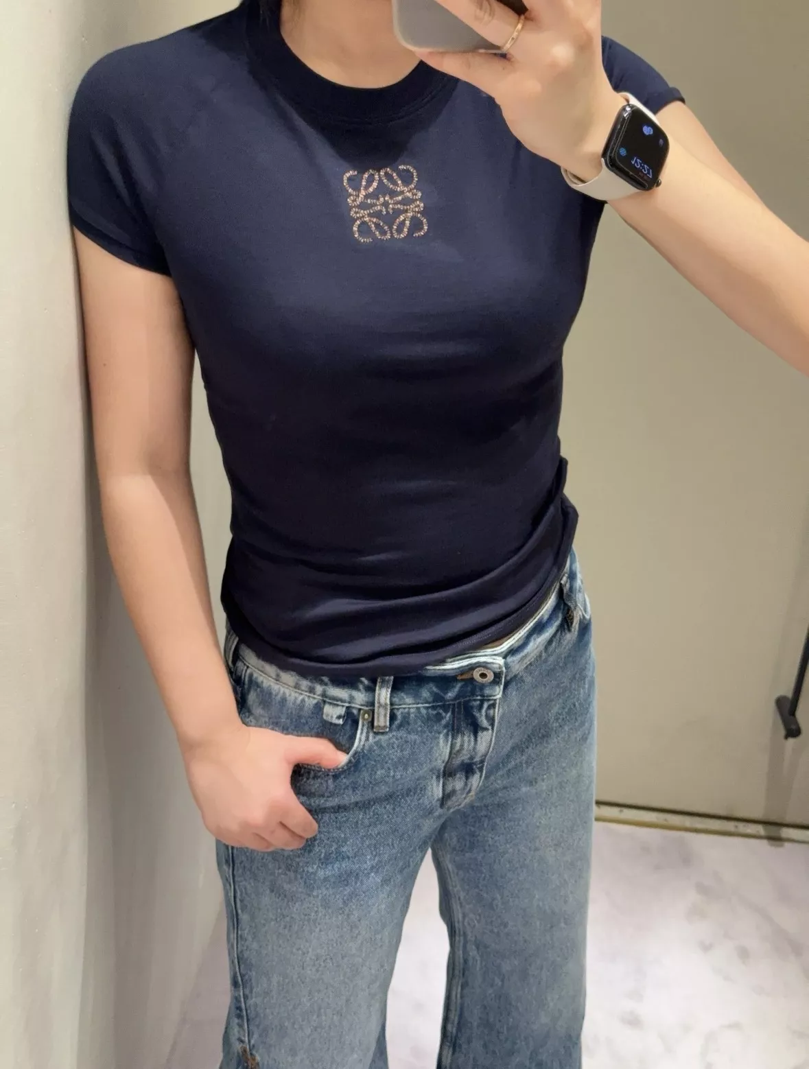 로에베 미니 자수 포인트 슬림 반팔 탑 상세 이미지 5