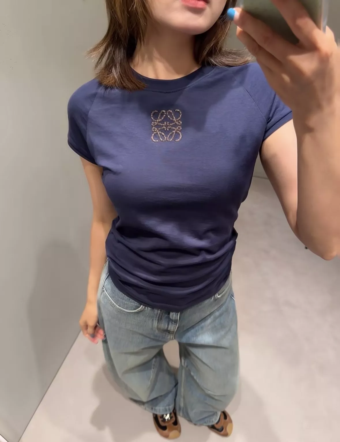 로에베 미니 자수 포인트 슬림 반팔 탑 상세 이미지 9