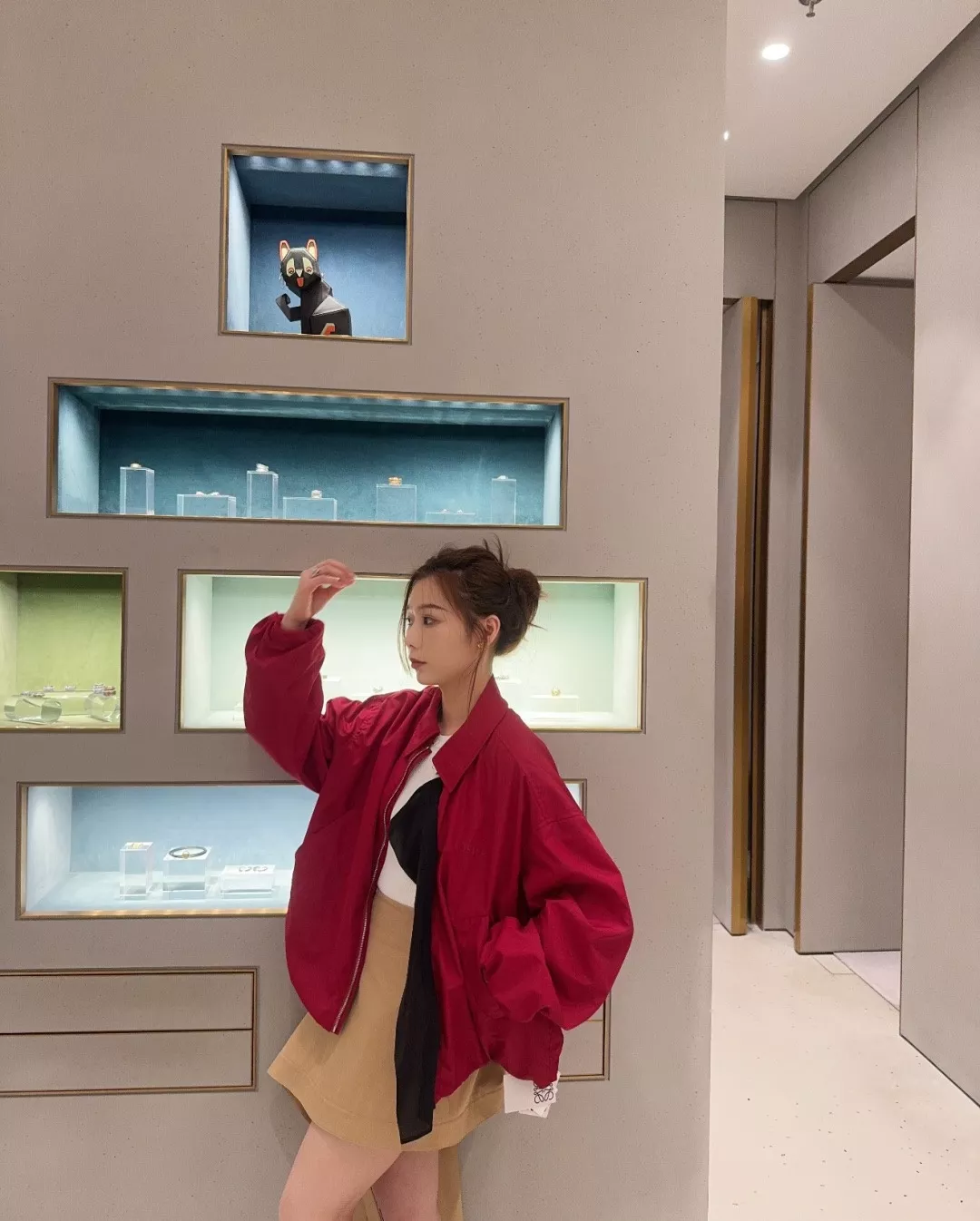 로에베 배색 포인트 경량 집업 아우터 상세 이미지 2