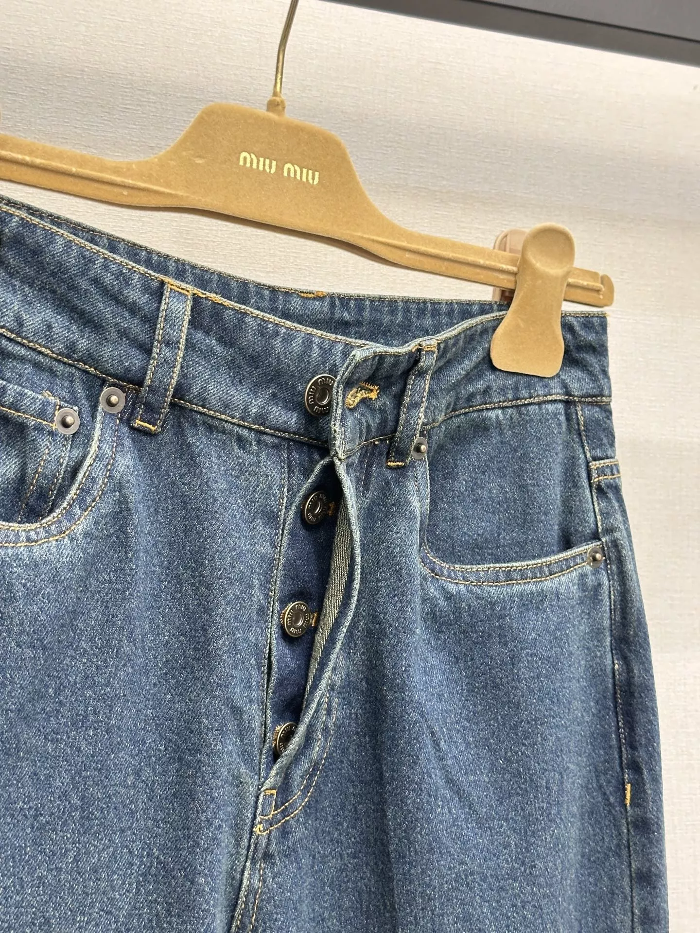 미우미우 가죽 라벨 포인트 데님 팬츠 상세 이미지 14