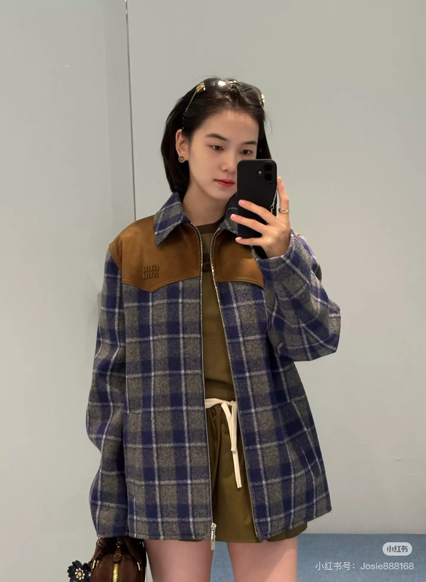 미우미우 배색 크롭 로고 티셔츠 상세 이미지 6