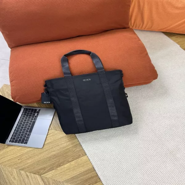 투미 밀리터리 나일론 데일리 백