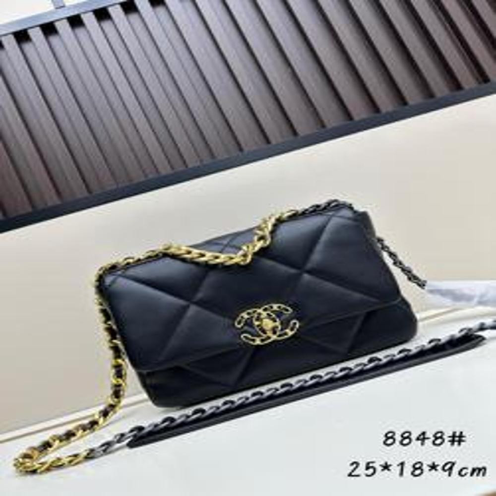 샤넬 19백 (Chanel 19 Bag)