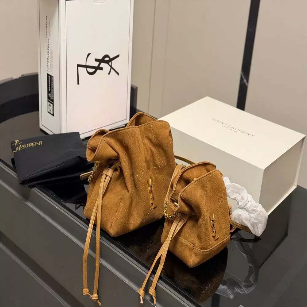 입생로랑 체인 디테일 복조리 스타일 백