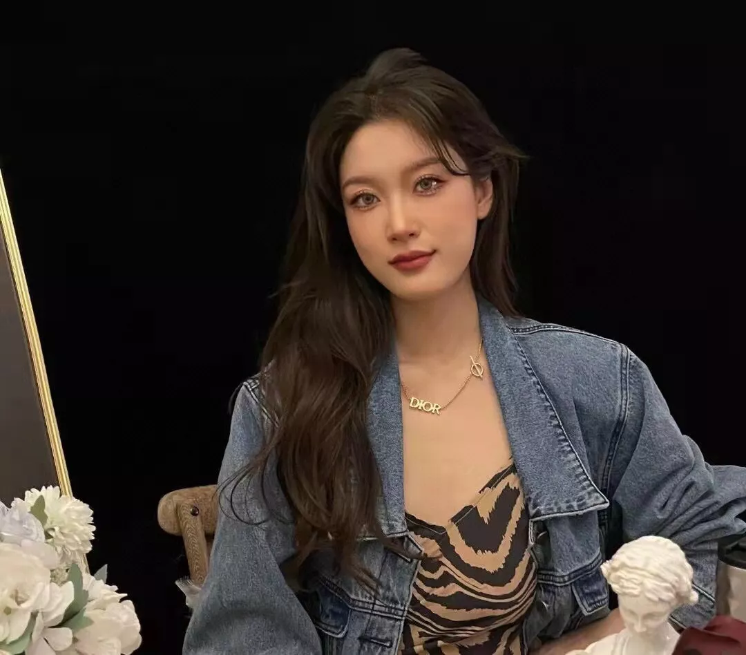 디올 레터링 포인트 체인 네크리스 상세 이미지 5
