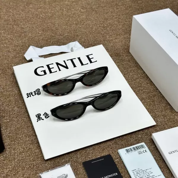 젠틀몬스터 블랙 프레임 캣아이 선글라스