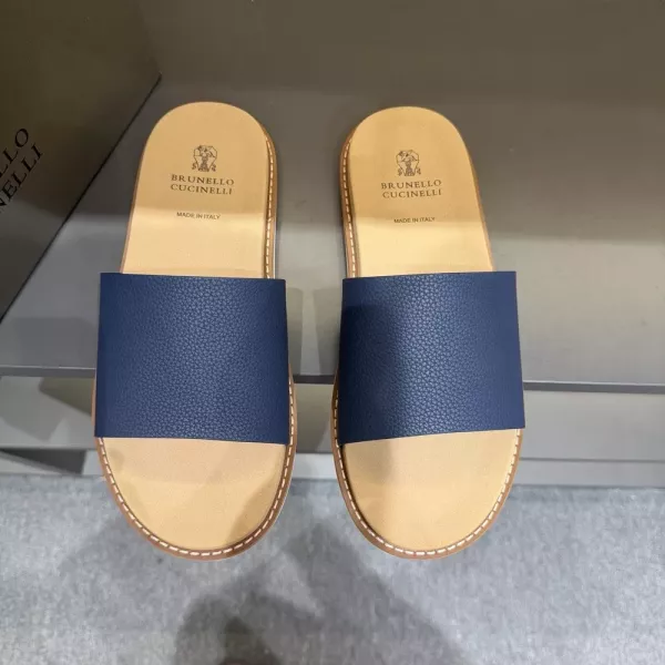 브루넬로쿠치넬리 버클 디테일 스웨이드 레더 슬라이드