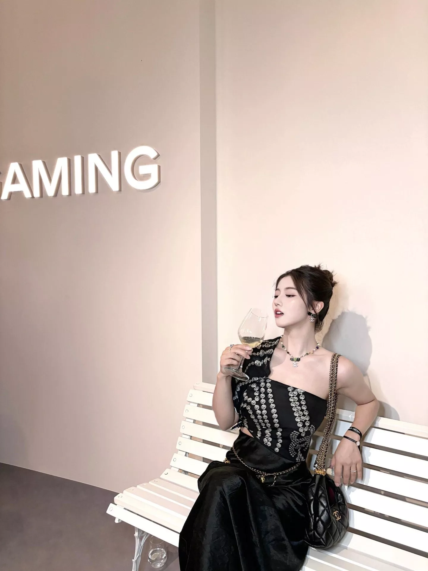 샤넬 램스킨 리본 그린 스톤 드롭 이어 장식 상세 이미지 22