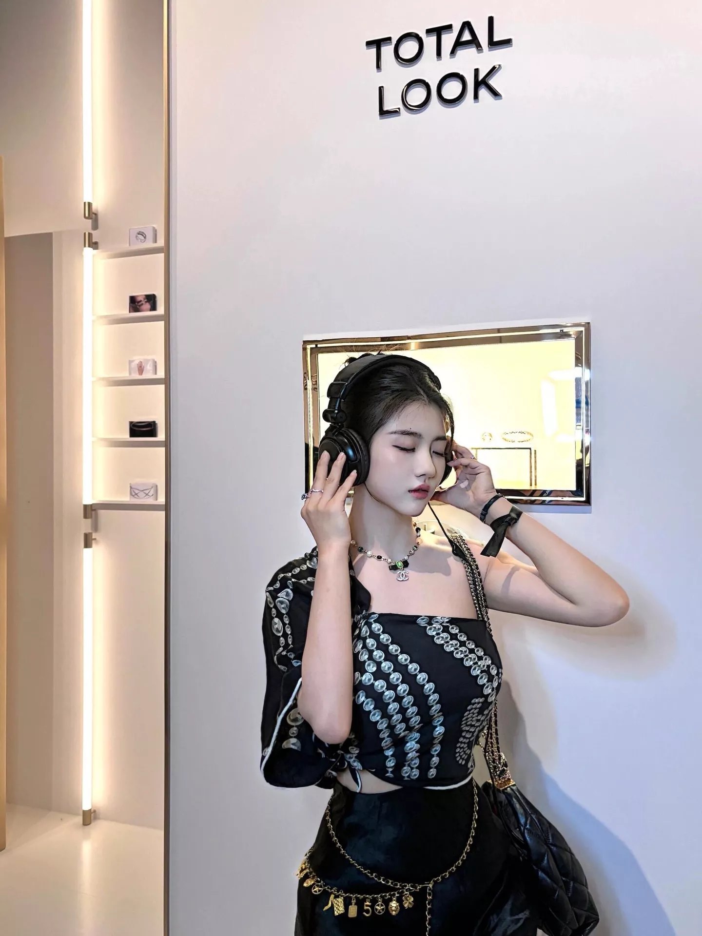 샤넬 램스킨 리본 그린 스톤 드롭 이어 장식 상세 이미지 18