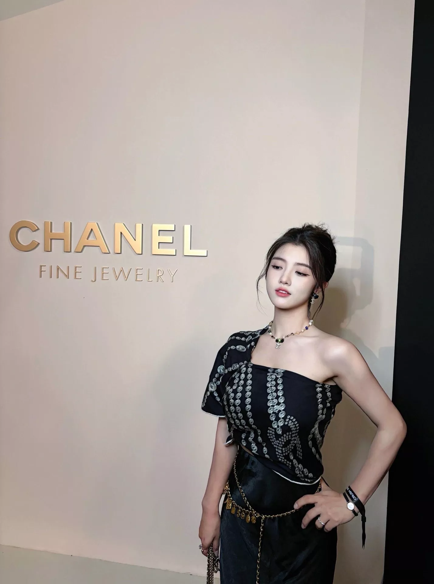 샤넬 램스킨 리본 그린 스톤 드롭 이어 장식 상세 이미지 14