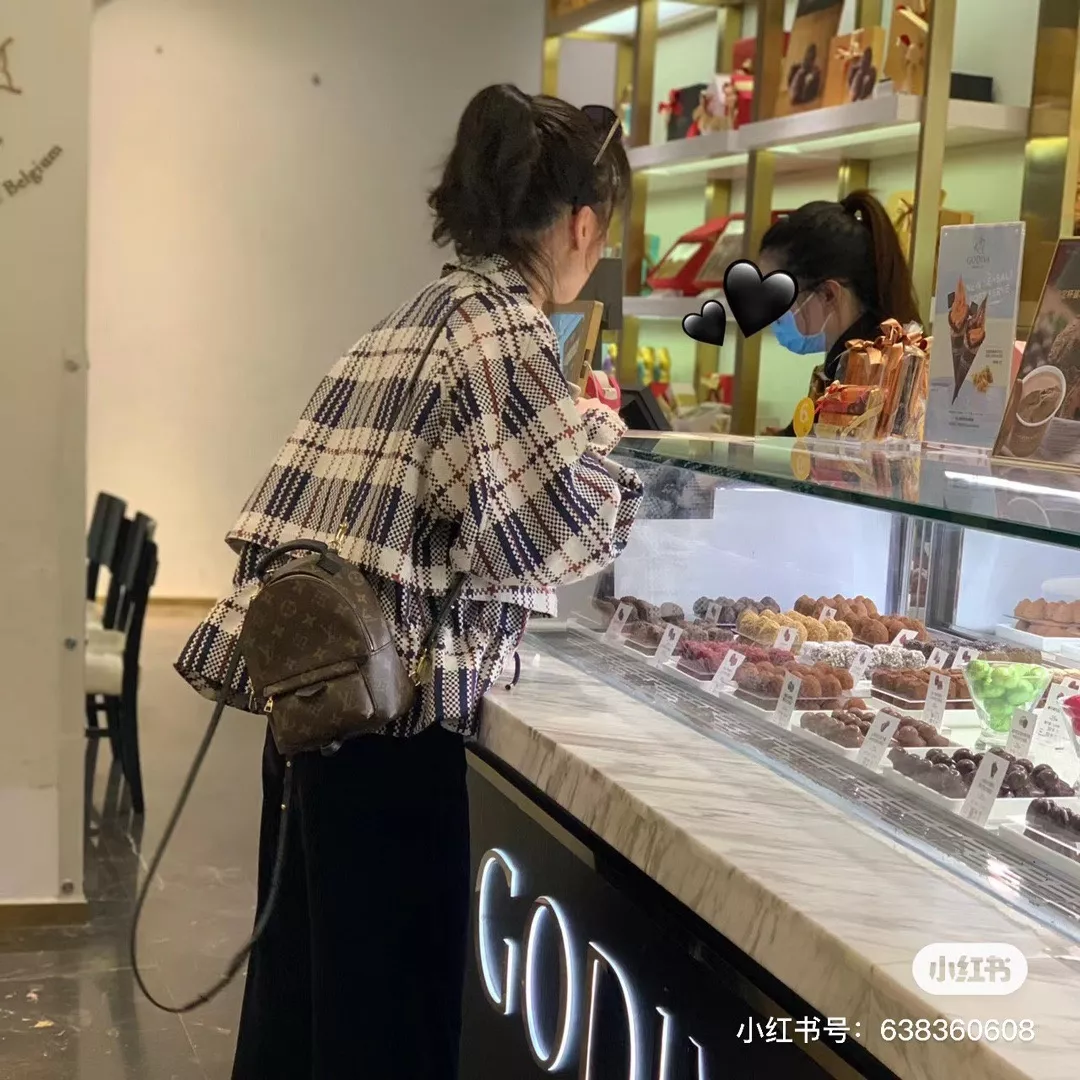 루이비통 미니 모노그램 더블 스트랩 백 상세 이미지 17