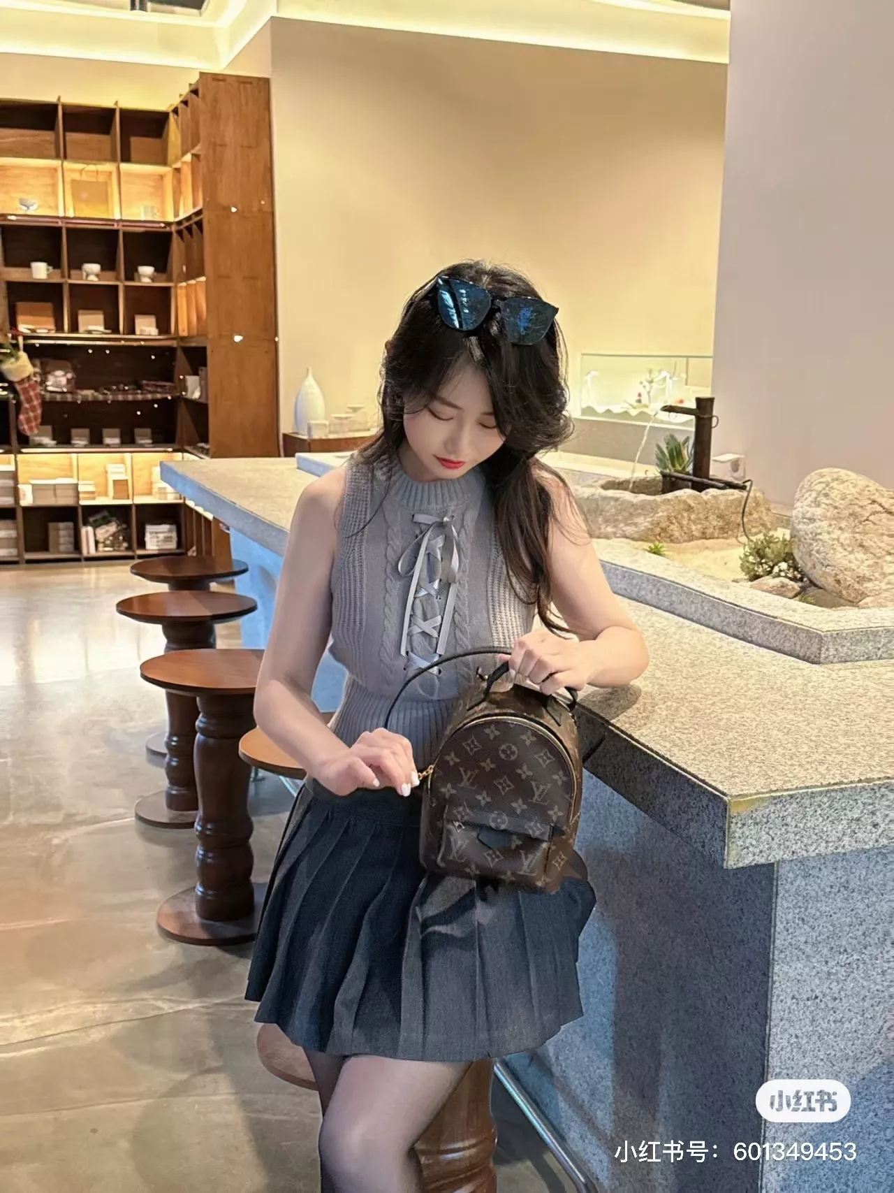 루이비통 미니 모노그램 더블 스트랩 백 상세 이미지 16