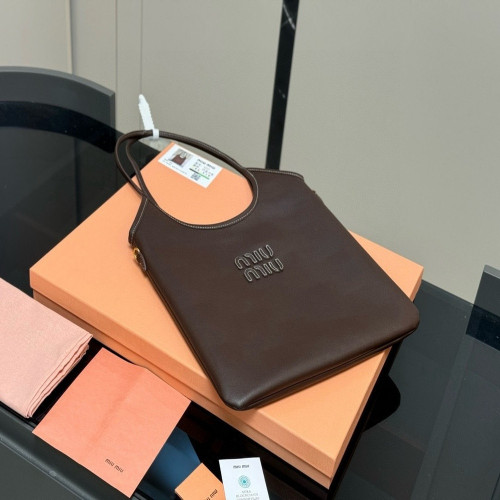 미우미우 신상 토트 스타일 백
