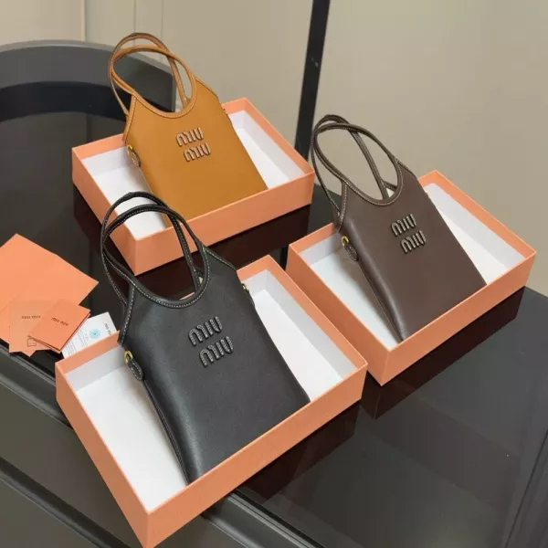 미우미우 세로형 로고 포인트 쇼핑백