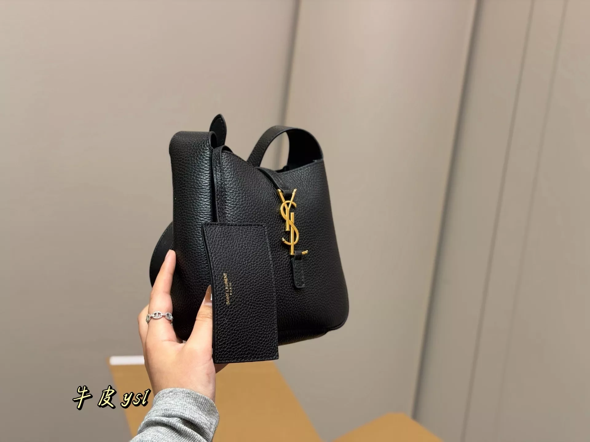 입생로랑 가비 버킷 스타일 숄더 백 상세 이미지 8