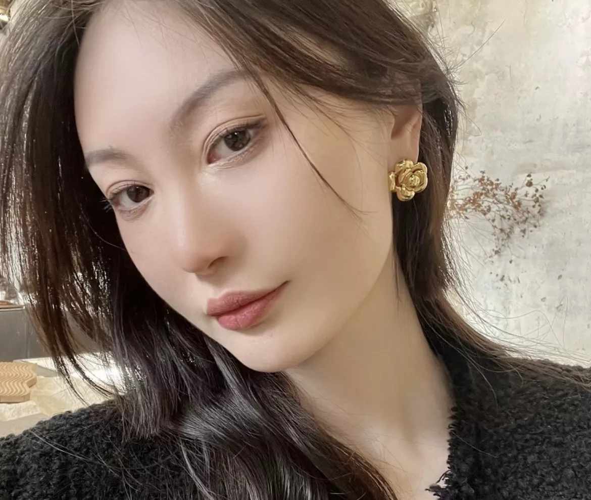샤넬 빈티지 무드 플라워 이어링 상세 이미지 24