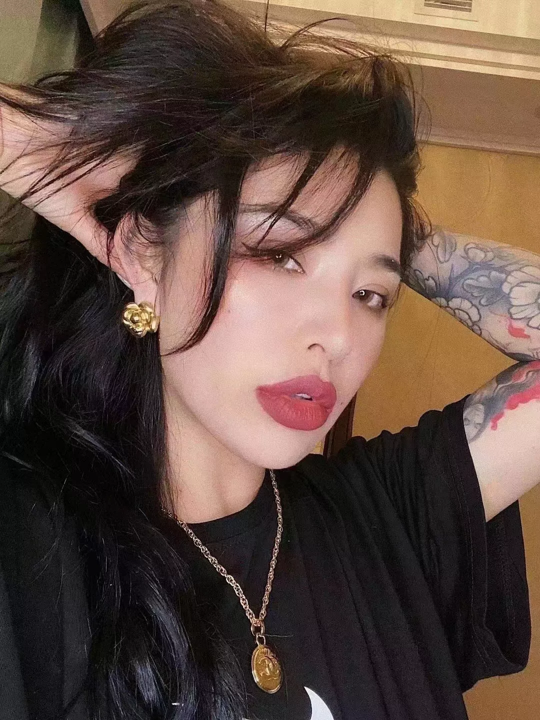 샤넬 빈티지 무드 플라워 이어링 상세 이미지 12