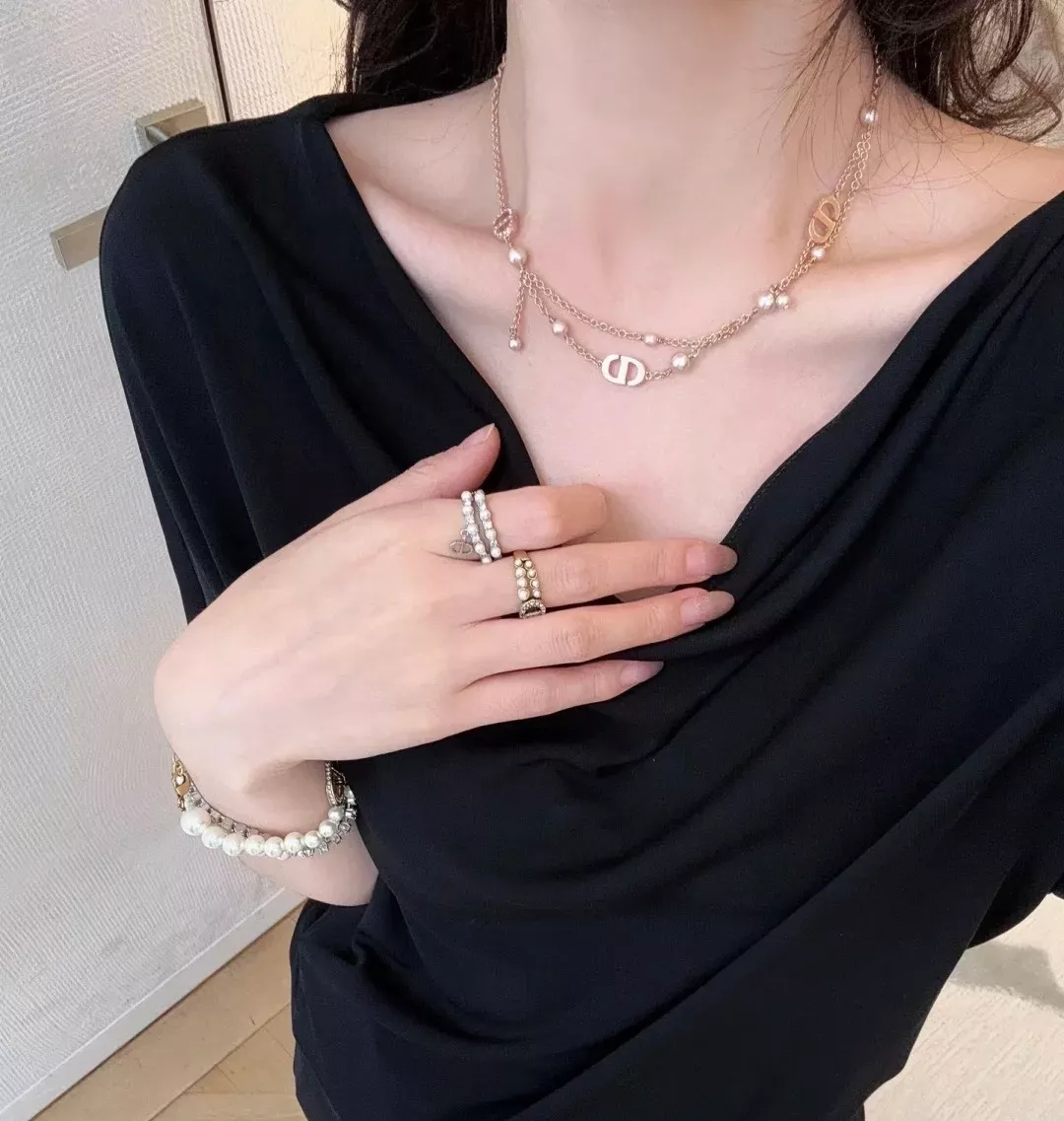 디올 핑크 진주 레이어드 체인 장식 네크리스 상세 이미지 12