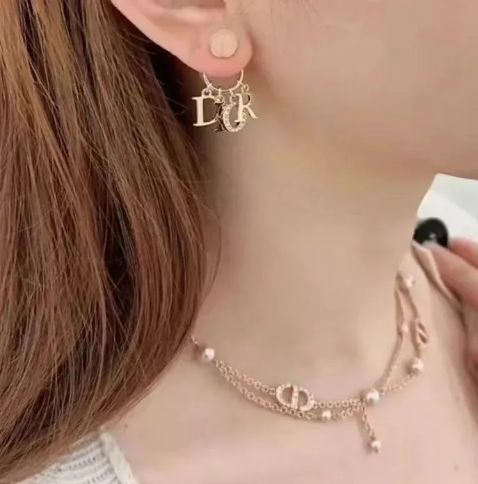 디올 핑크 진주 레이어드 체인 장식 네크리스 상세 이미지 10
