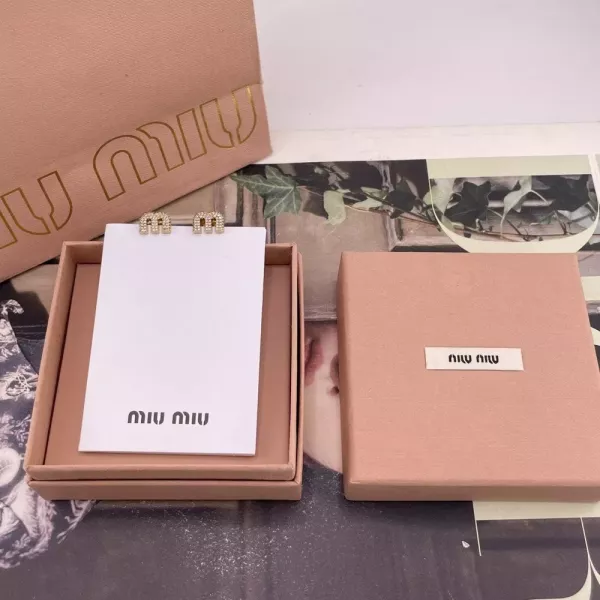 미우미우 풀큐빅 엠 로고 이어링