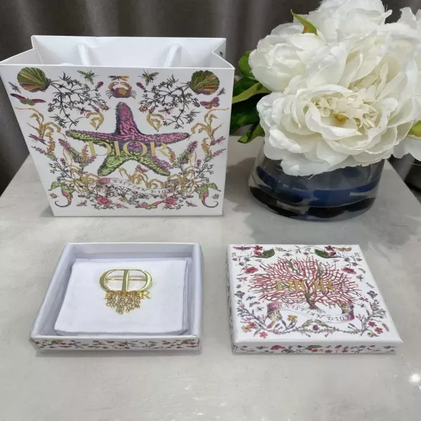 디올 CD 태슬 크리스탈 장식 포인트 액세서리