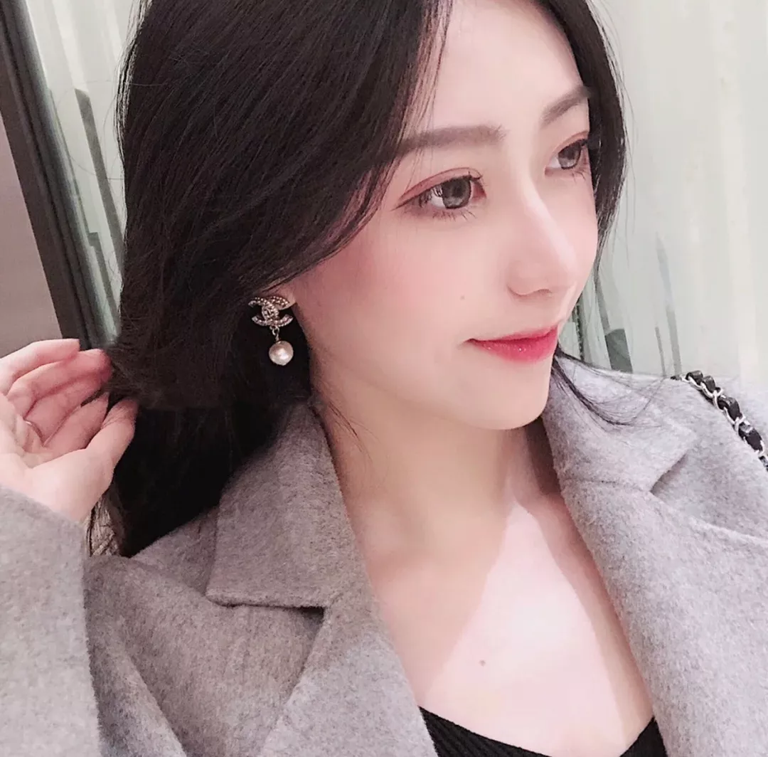 샤넬 펄 드롭 로고 이어링 상세 이미지 20