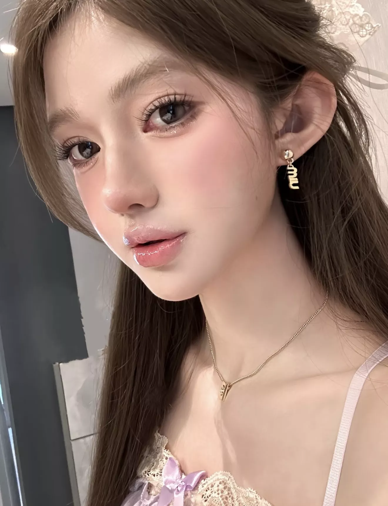 미우미우 레터링 드롭 이어 액세서리 상세 이미지 12