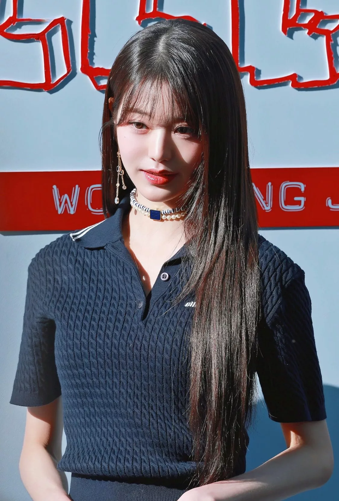 미우미우 언밸런스 크리스탈 드롭 이어 액세서리 상세 이미지 12